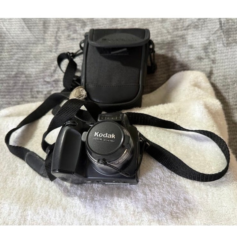 Kodak EasyShare Z740 Digital Camera 5.0MP 10x Optical Zoom Black with Case